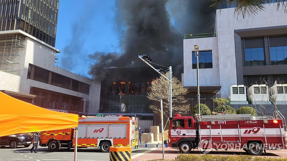 Smoke billows from the construction site of a Banyan Tree hotel in the southeastern city of Busan on Feb. 14, 2025, in this photo provided by a reader. (PHOTO NOT FOR SALE) (Yonhap)