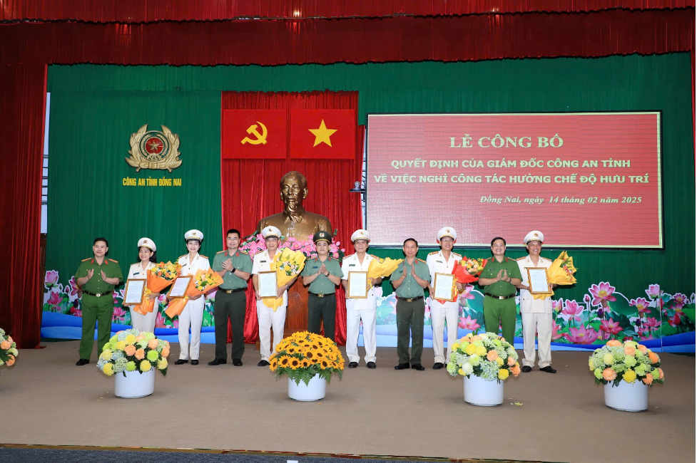 13 lãnh đạo cấp phòng, cấp huyện Công an tỉnh Đồng Nai nghỉ hưu trước tuổi- Ảnh 2. 13 lãnh đạo cấp phòng, cấp huyện Công an tỉnh Đồng Nai nghỉ hưu trước tuổi- Ảnh 2.