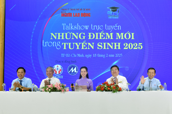 Các chuyên gia, đại diện các trường đại học tham dự chương trình talkshow trực tuyến tại Báo Người Lao Động Ảnh: TẤN THẠNH