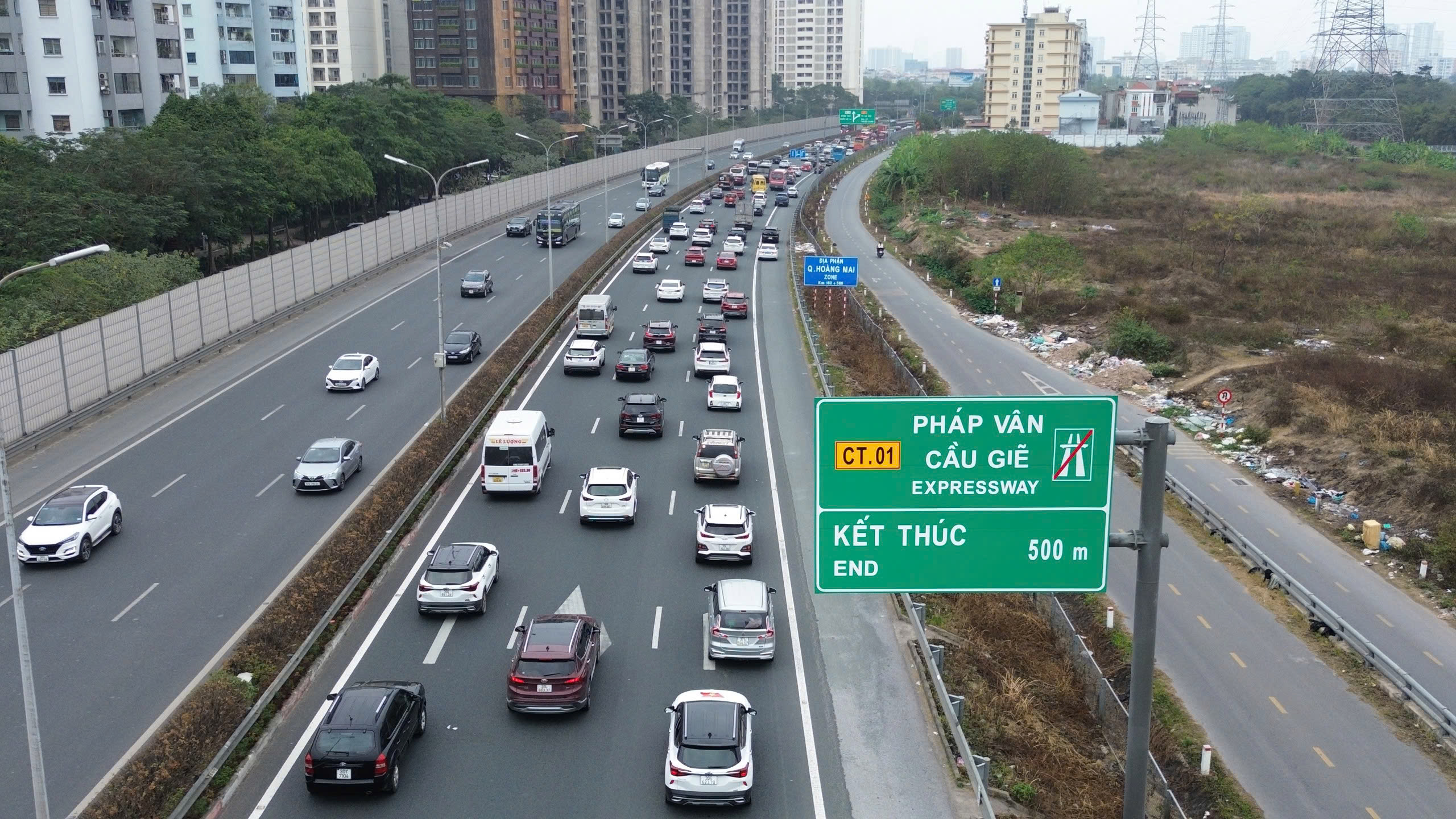 Ùn tắc kéo dài tại cửa ngõ trở lại Hà Nội sau kỳ nghỉ Tết Ất Tỵ- Ảnh 1. Ùn tắc kéo dài tại cửa ngõ trở lại Hà Nội sau kỳ nghỉ Tết Ất Tỵ- Ảnh 1.