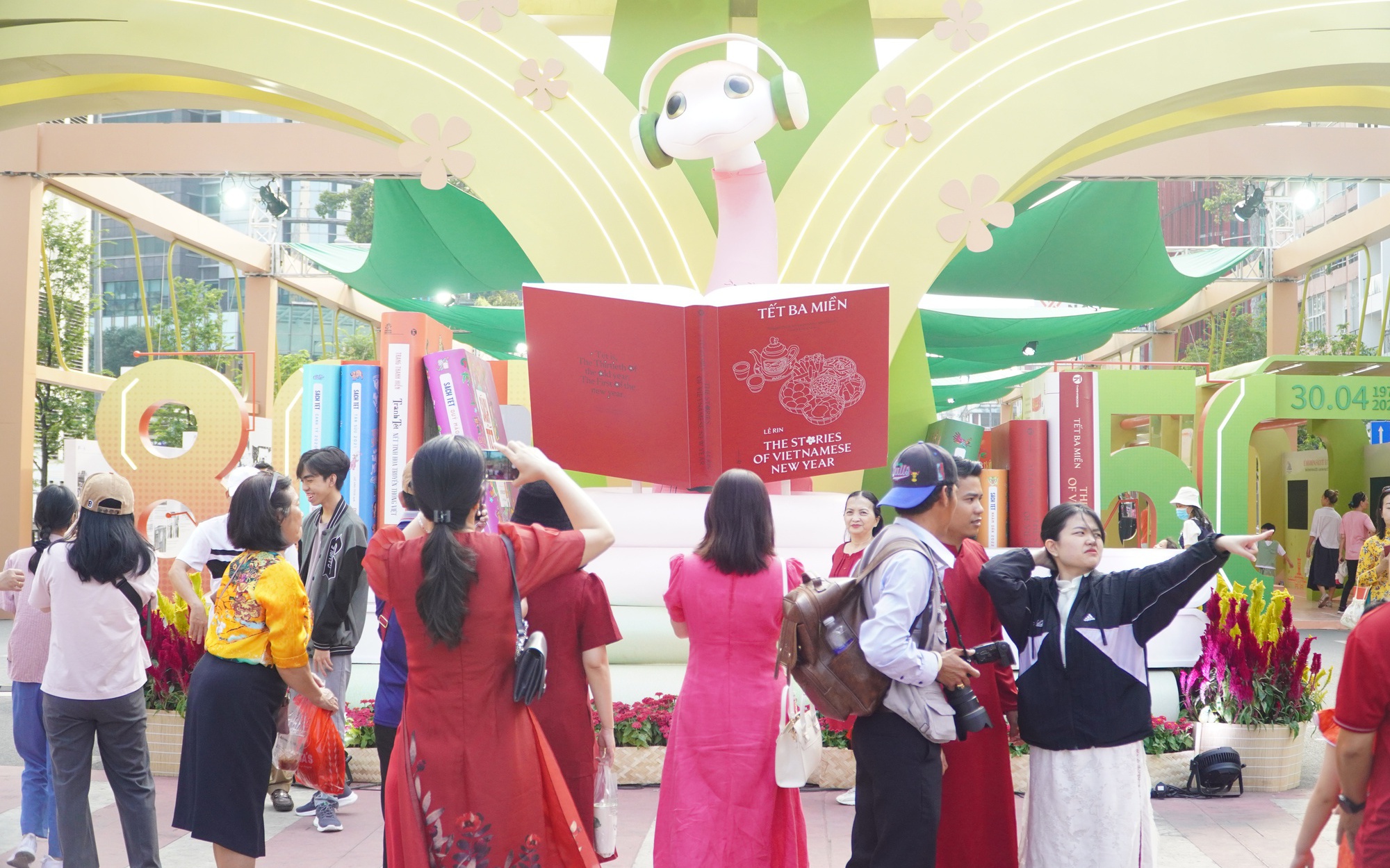 Đường s&aacute;ch TP HCM: 10 năm lan tỏa tri thức v&agrave; văn h&oacute;a đọc - Ảnh 6.