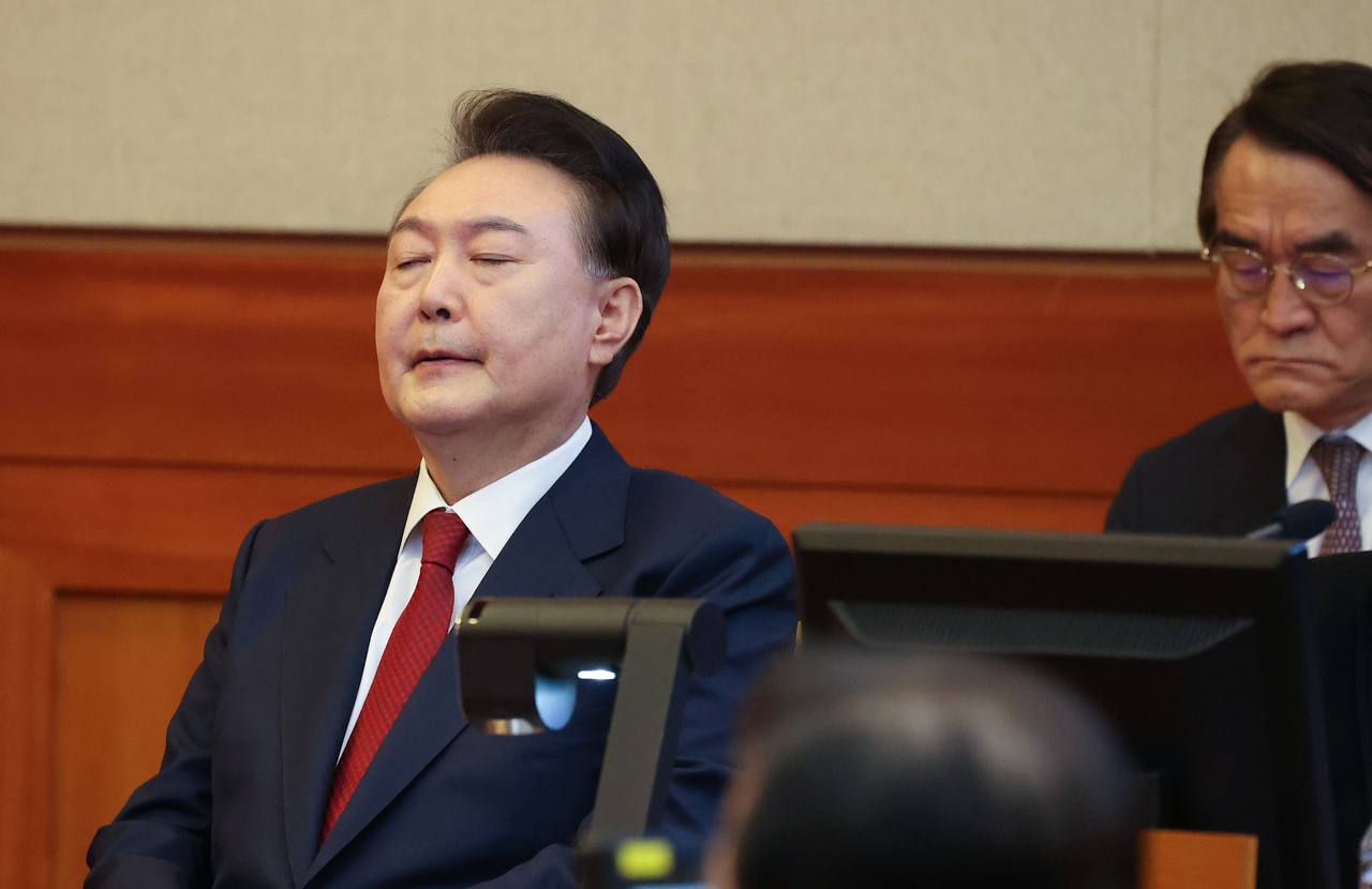 Suspended President Yoon Suk Yeol attends a hearing in his impeachment trial at the Constitutional Court in Jongno-gu, central Seoul, Feb. 13. (Yonhap)