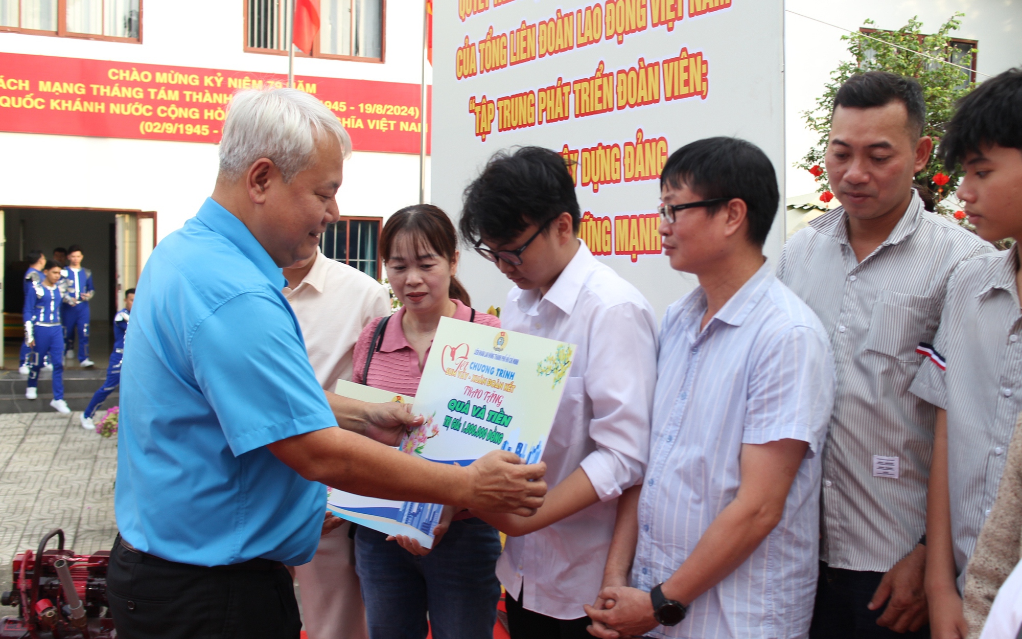 Chuẩn bị công tác chăm lo Tết Bính Ngọ cho đoàn viên - lao động - Ảnh 2.