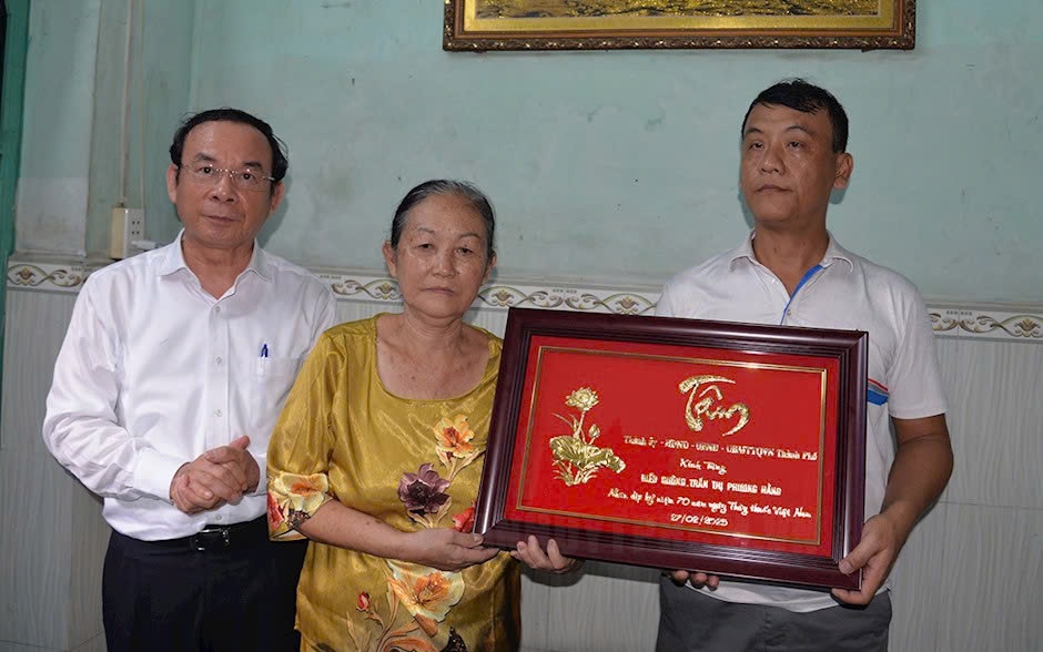 TP HCM không ngừng nỗ lực đi lên (*): Vượt qua mọi khó khăn- Ảnh 1.