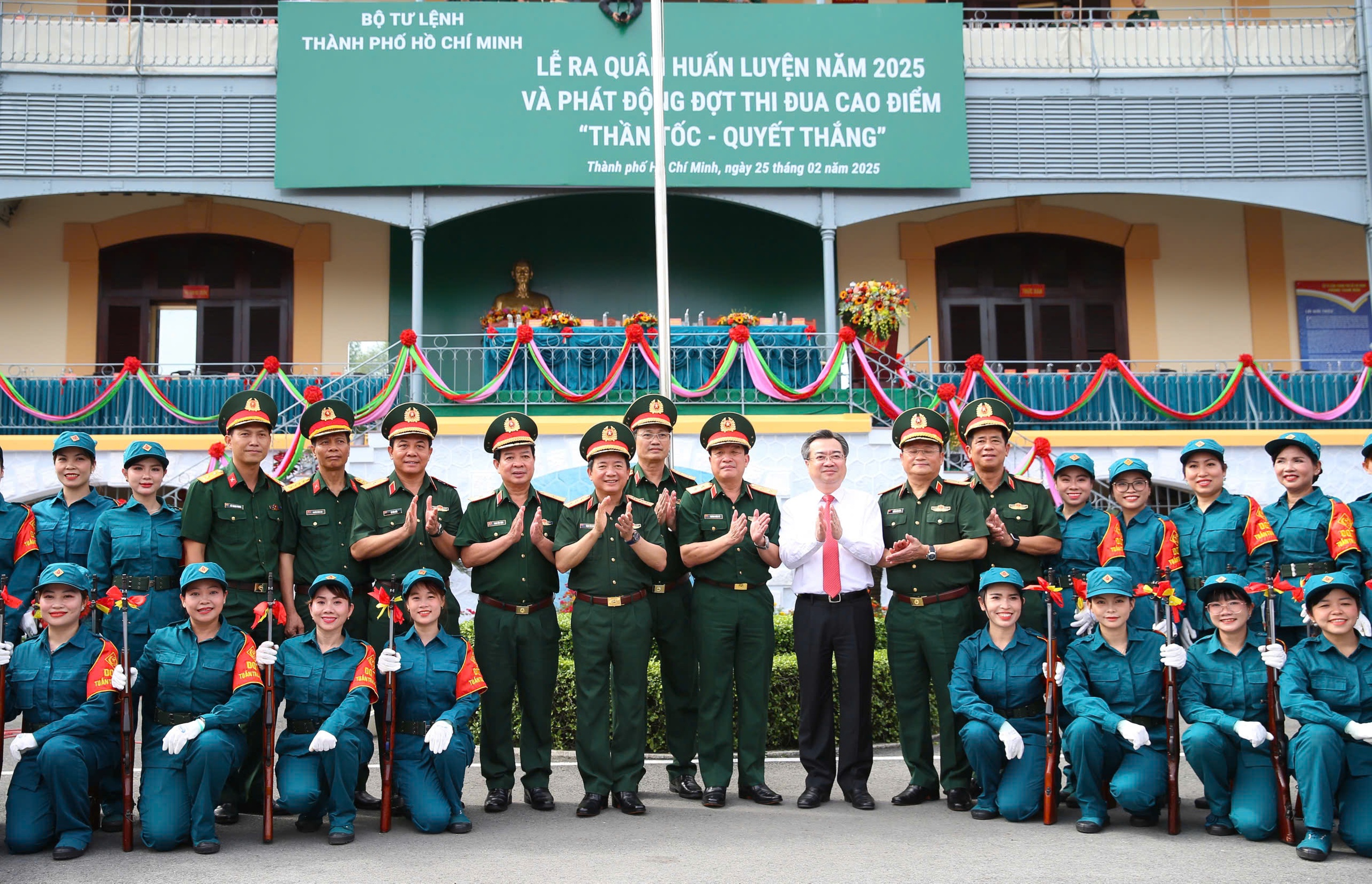 Hình ảnh hào hùng của Lực lượng vũ trang TP HCM trong lễ ra quân huấn luyện- Ảnh 2.