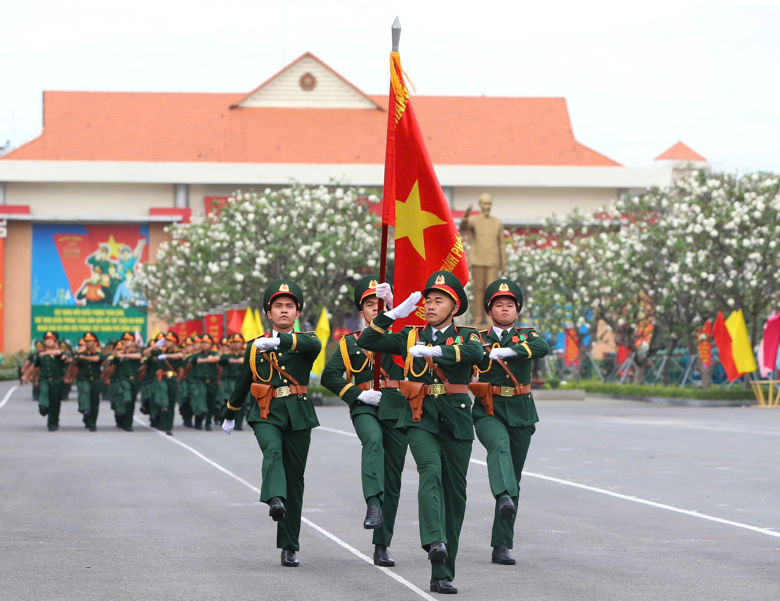 Hình ảnh hào hùng của Lực lượng vũ trang TP HCM trong lễ ra quân huấn luyện- Ảnh 5.