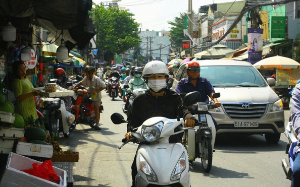 Thời tiết TP HCM hôm nay: Nắng nóng, tia cực tím và bụi mịn rất cao- Ảnh 1.