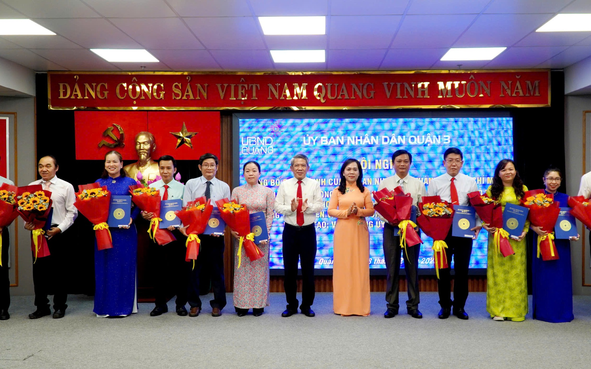 Đầu tuần, phường Xuân Hòa - TP HCM tặng món quà đặc biệt cho học sinh- Ảnh 2.