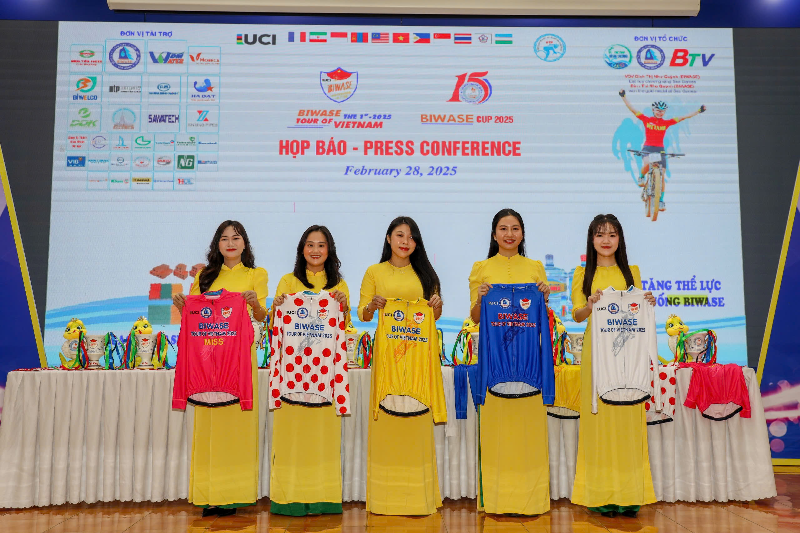 Binh Duong រៀបចំការប្រណាំងកង់នារីក្រោមប្រព័ន្ធពិន្ទុ UCI - រូបថត ២. Bình Dương tổ chức đua xe đạp nữ thuộc hệ thống tính điểm UCI- Ảnh 2.