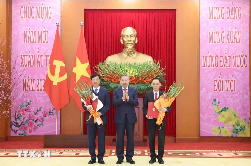 Tổng Bí thư Tô Lâm trao quyết định thành lập các Đảng bộ trực thuộc Trung ương- Ảnh 8. Tổng Bí thư Tô Lâm trao quyết định thành lập các Đảng bộ trực thuộc Trung ương- Ảnh 8.
