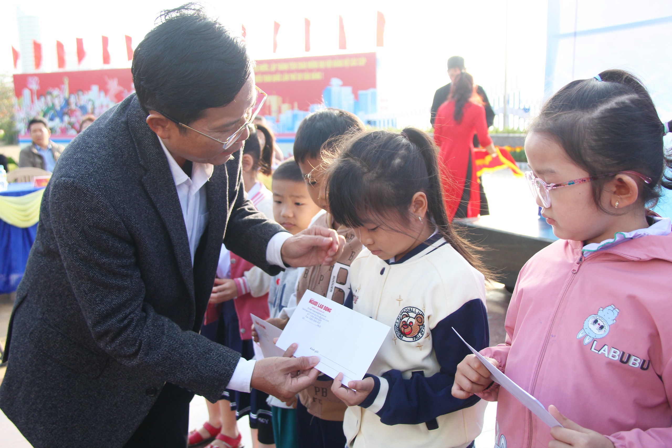 Khánh thành “Đường cờ Tổ quốc” tuyến đường ven biển nội thành đẹp nhất Bình Định- Ảnh 6.