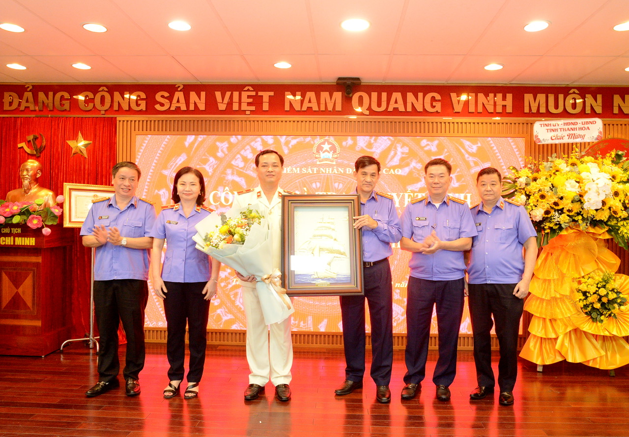 Bổ nhiệm ông Lê Văn Đông giữ chức Viện trưởng VKSND TP HCM- Ảnh 5. Bổ nhiệm ông Lê Văn Đông giữ chức Viện trưởng VKSND TP HCM- Ảnh 5.