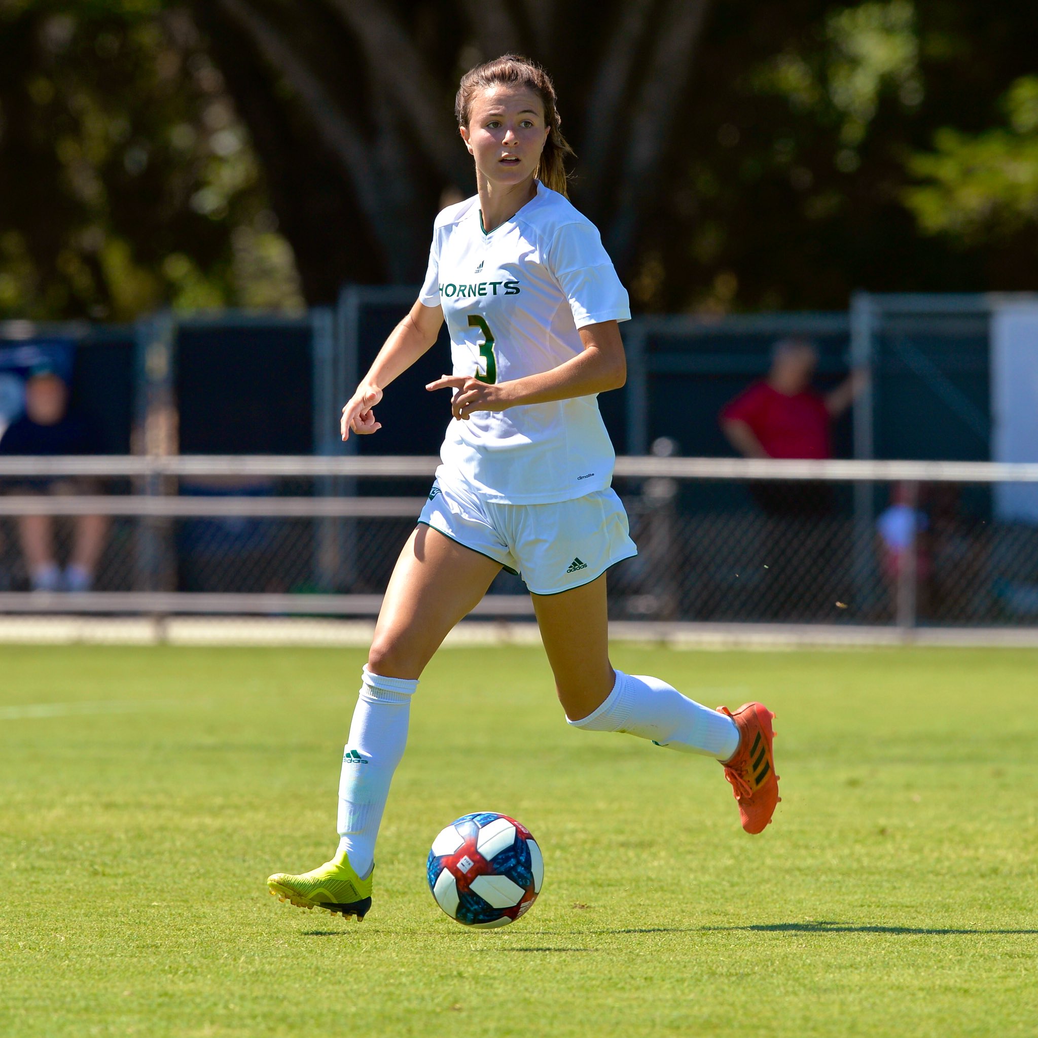 O Ho Chi Minh City Women's Club conta com novas jogadoras estrangeiras para a Copa Asiática Feminina C1 - Foto 1. CLB nữ TP HCM có ngoại binh mới cho  Cúp C1 nữ châu Á- Ảnh 1.