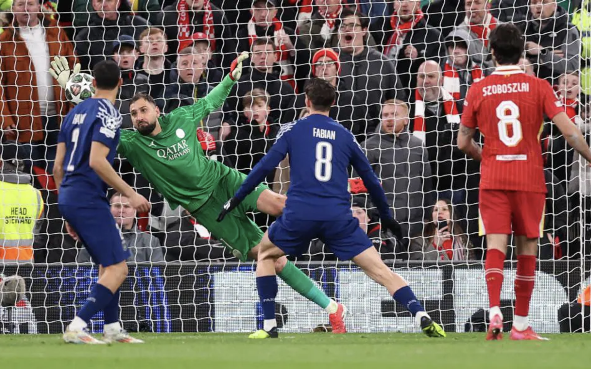 Thủ môn Donnarumma sắm vai người hùng, PSG loại Liverpool tại Anfield