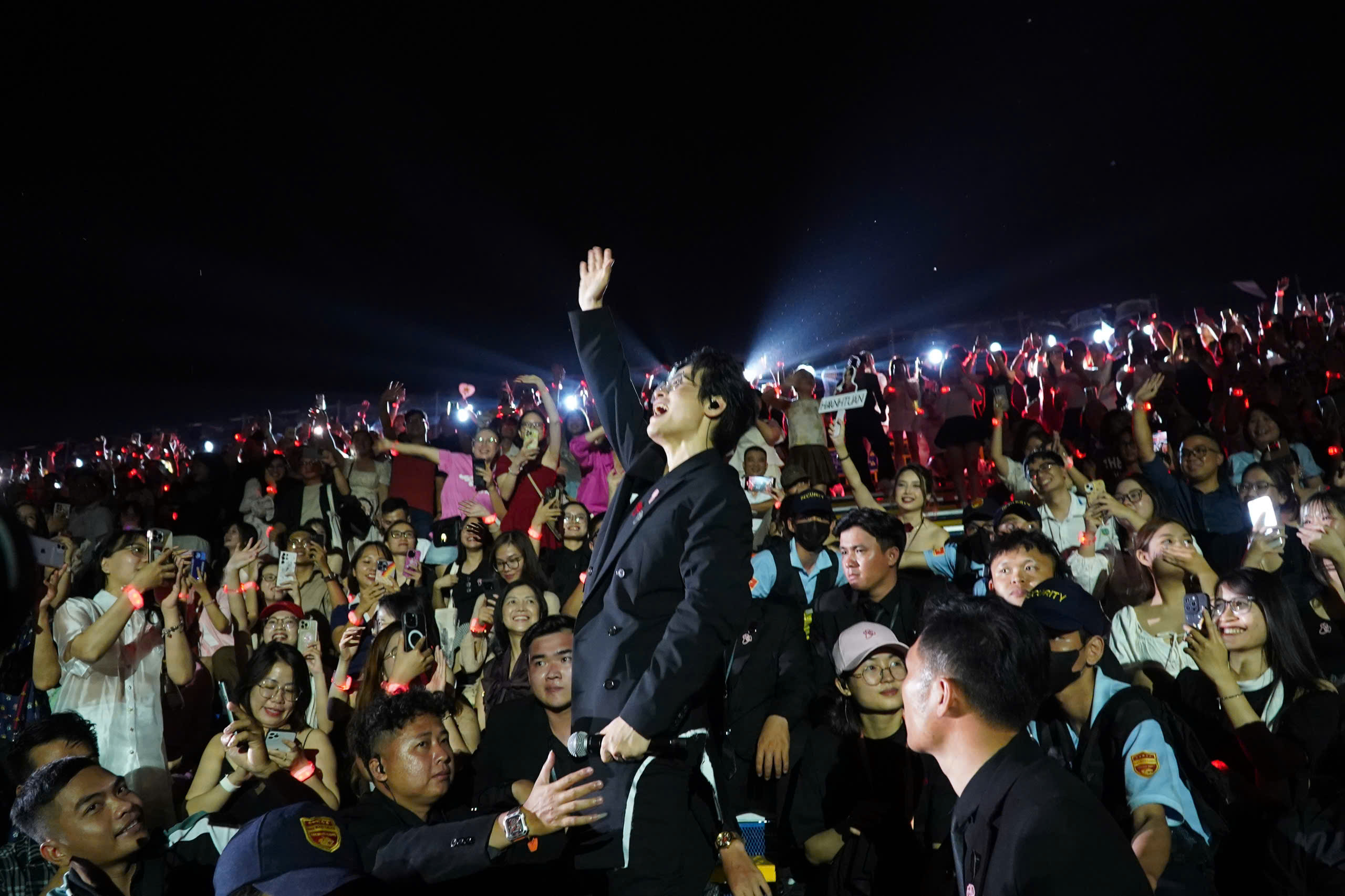 תרבות האלילים בעידן @ - תמונה 1. Văn hóa thần tượng thời @- Ảnh 1.