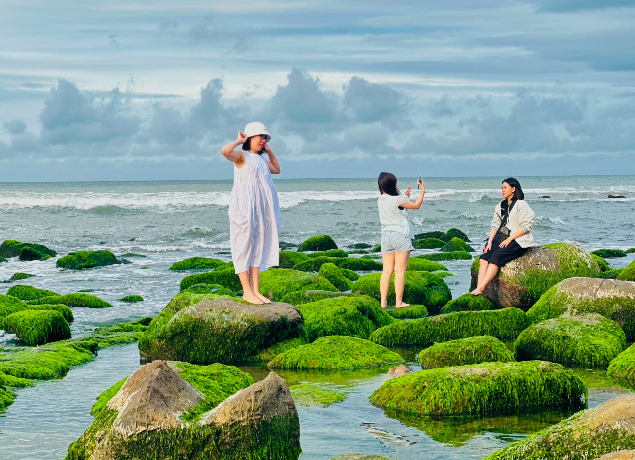 Ngắm bãi rêu Nam Ô – “thiên đường” check-in của giới trẻ- Ảnh 6.