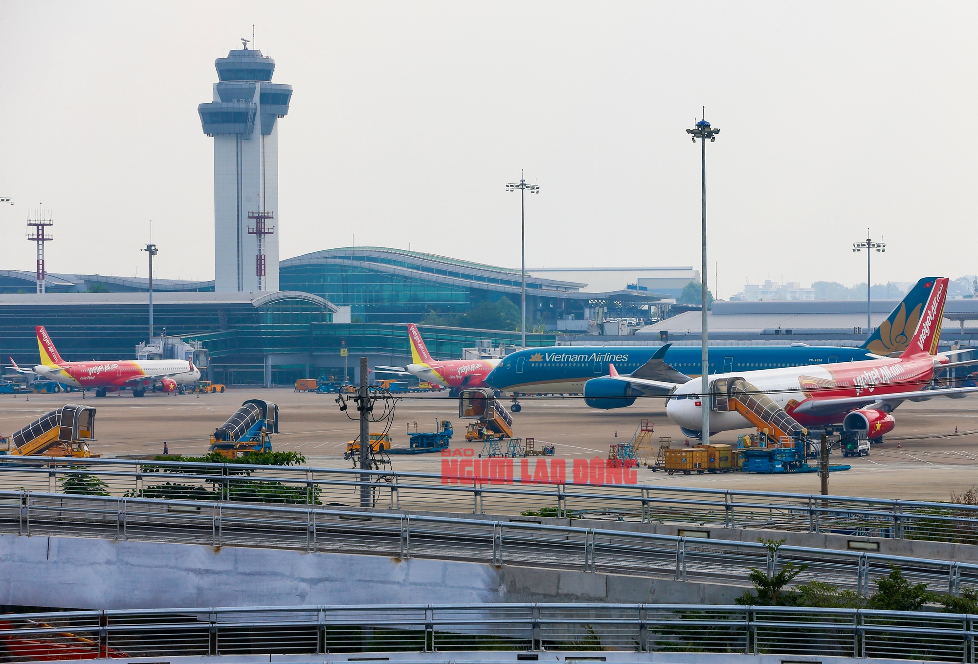 Cận cảnh nhà ga mới của sân bay Tân Sơn Nhất trước giờ đón Vietnam Airlines, Vietjet- Ảnh 20.