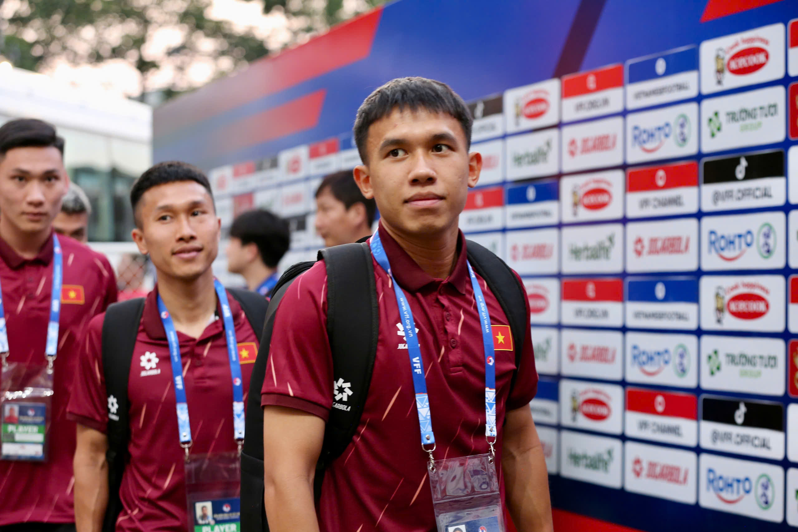 Khán giả Bình Dương "nhuộm màu" sân Gò Đậu, cổ vũ tuyển Việt Nam- Ảnh 12. Khán giả Bình Dương "nhuộm màu" sân Gò Đậu, cổ vũ tuyển Việt Nam- Ảnh 12.