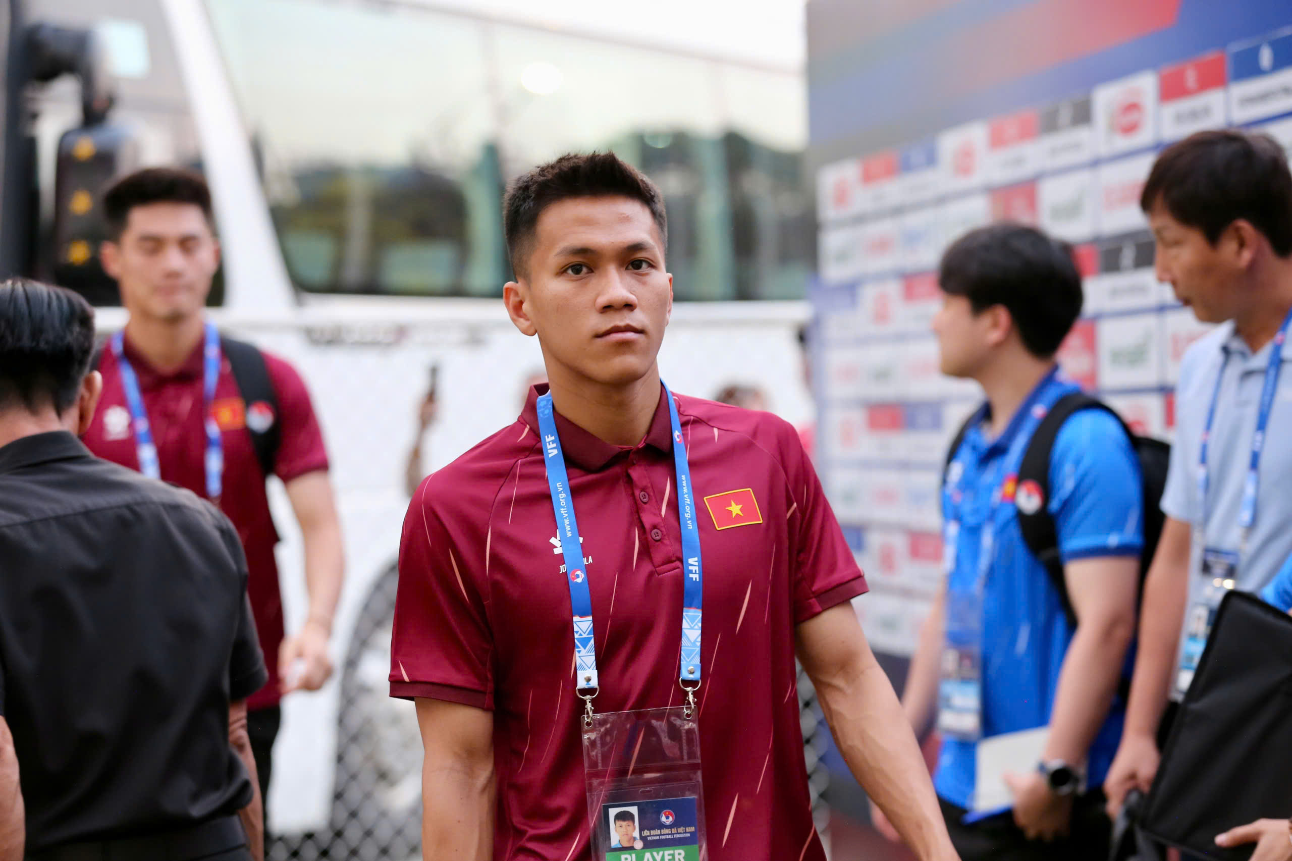 Khán giả Bình Dương "nhuộm màu" sân Gò Đậu, cổ vũ tuyển Việt Nam- Ảnh 5. Khán giả Bình Dương "nhuộm màu" sân Gò Đậu, cổ vũ tuyển Việt Nam- Ảnh 5.