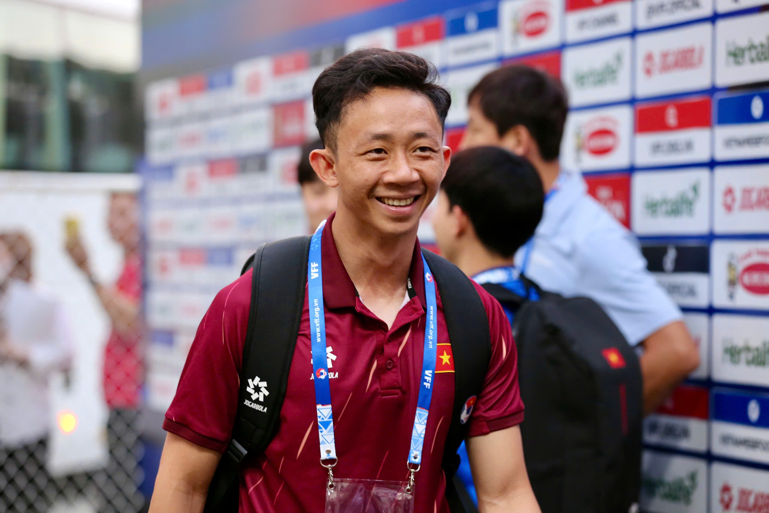 Khán giả Bình Dương "nhuộm màu" sân Gò Đậu, cổ vũ tuyển Việt Nam- Ảnh 14. Khán giả Bình Dương "nhuộm màu" sân Gò Đậu, cổ vũ tuyển Việt Nam- Ảnh 14.