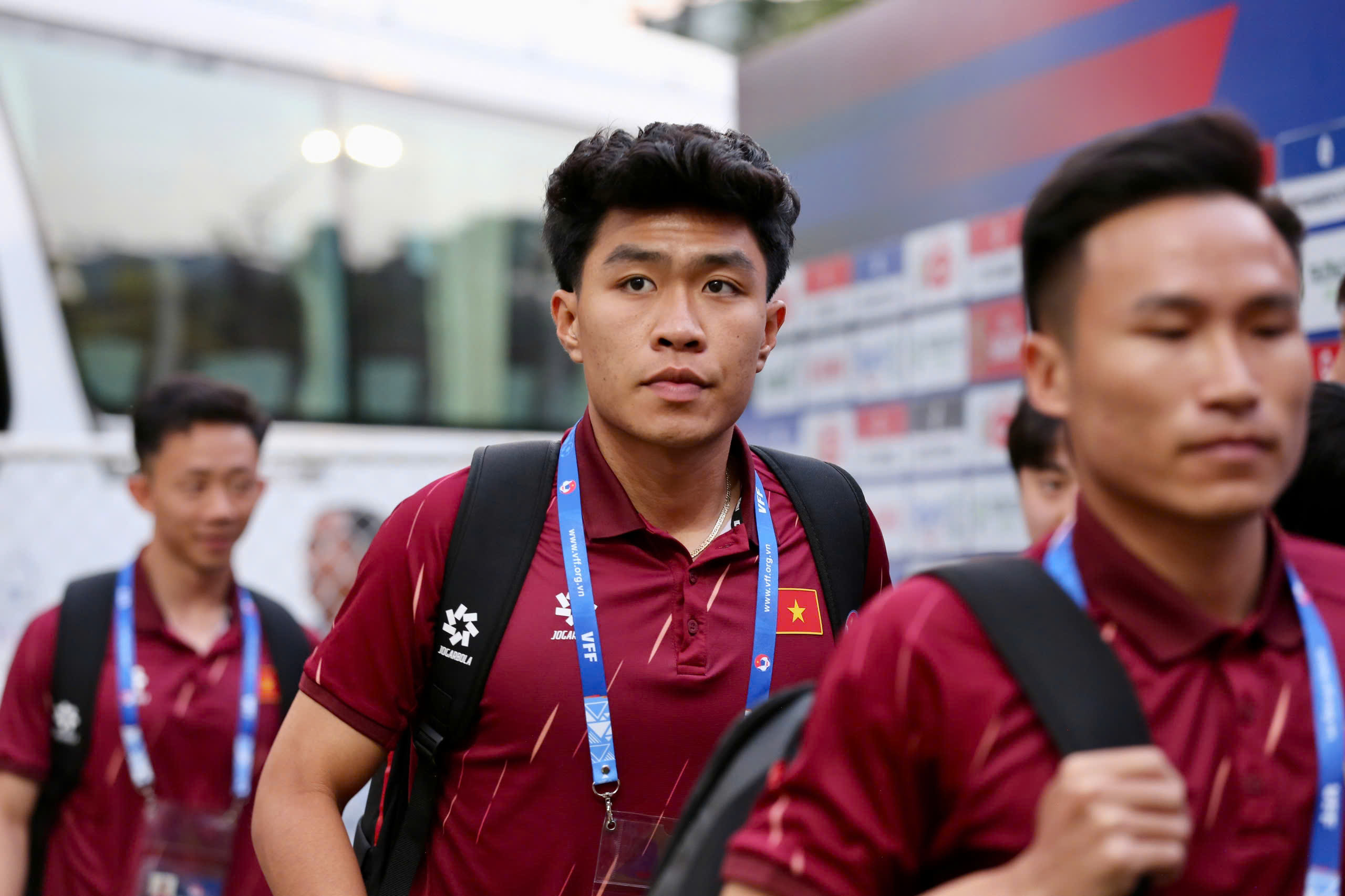 Khán giả Bình Dương "nhuộm màu" sân Gò Đậu, cổ vũ tuyển Việt Nam- Ảnh 13. Khán giả Bình Dương "nhuộm màu" sân Gò Đậu, cổ vũ tuyển Việt Nam- Ảnh 13.