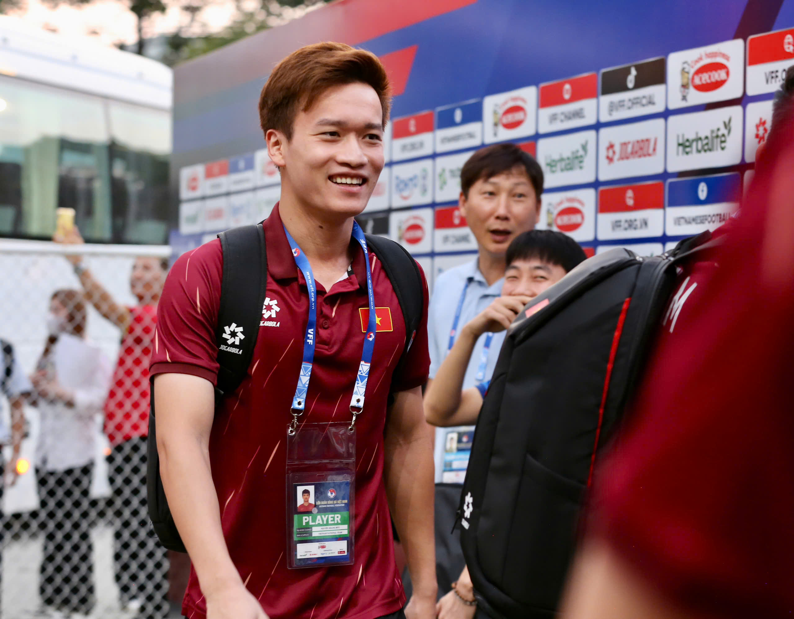 Khán giả Bình Dương "nhuộm màu" sân Gò Đậu, cổ vũ tuyển Việt Nam- Ảnh 15. Khán giả Bình Dương "nhuộm màu" sân Gò Đậu, cổ vũ tuyển Việt Nam- Ảnh 15.