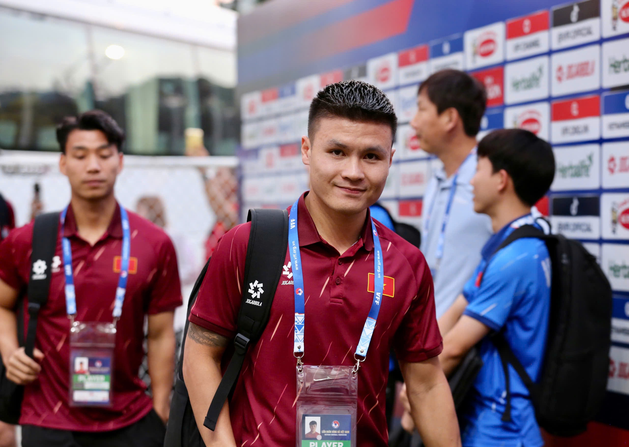 Khán giả Bình Dương "nhuộm màu" sân Gò Đậu, cổ vũ tuyển Việt Nam- Ảnh 8. Khán giả Bình Dương "nhuộm màu" sân Gò Đậu, cổ vũ tuyển Việt Nam- Ảnh 8.