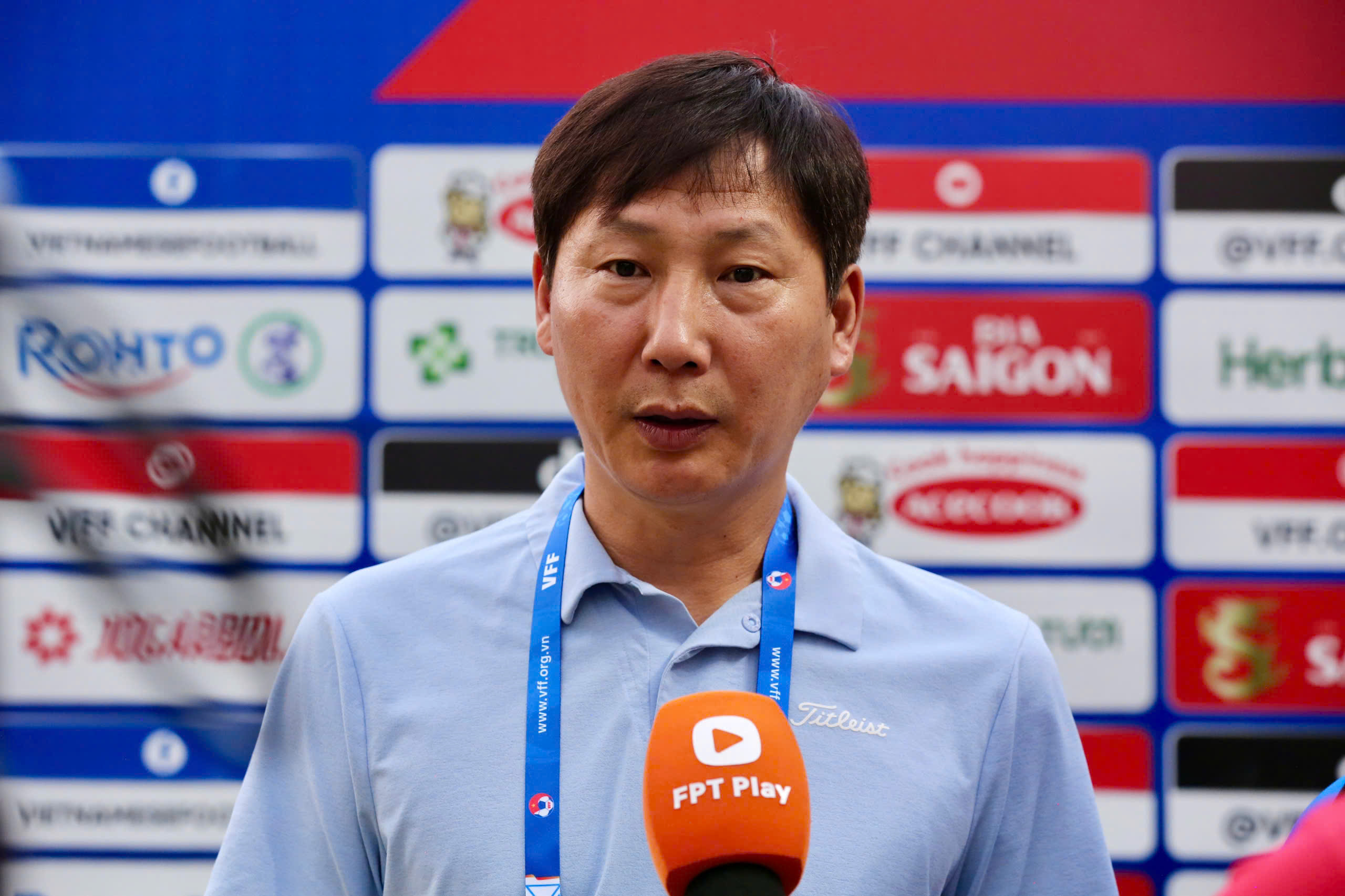 Khán giả Bình Dương "nhuộm màu" sân Gò Đậu, cổ vũ tuyển Việt Nam- Ảnh 22. Khán giả Bình Dương "nhuộm màu" sân Gò Đậu, cổ vũ tuyển Việt Nam- Ảnh 22.