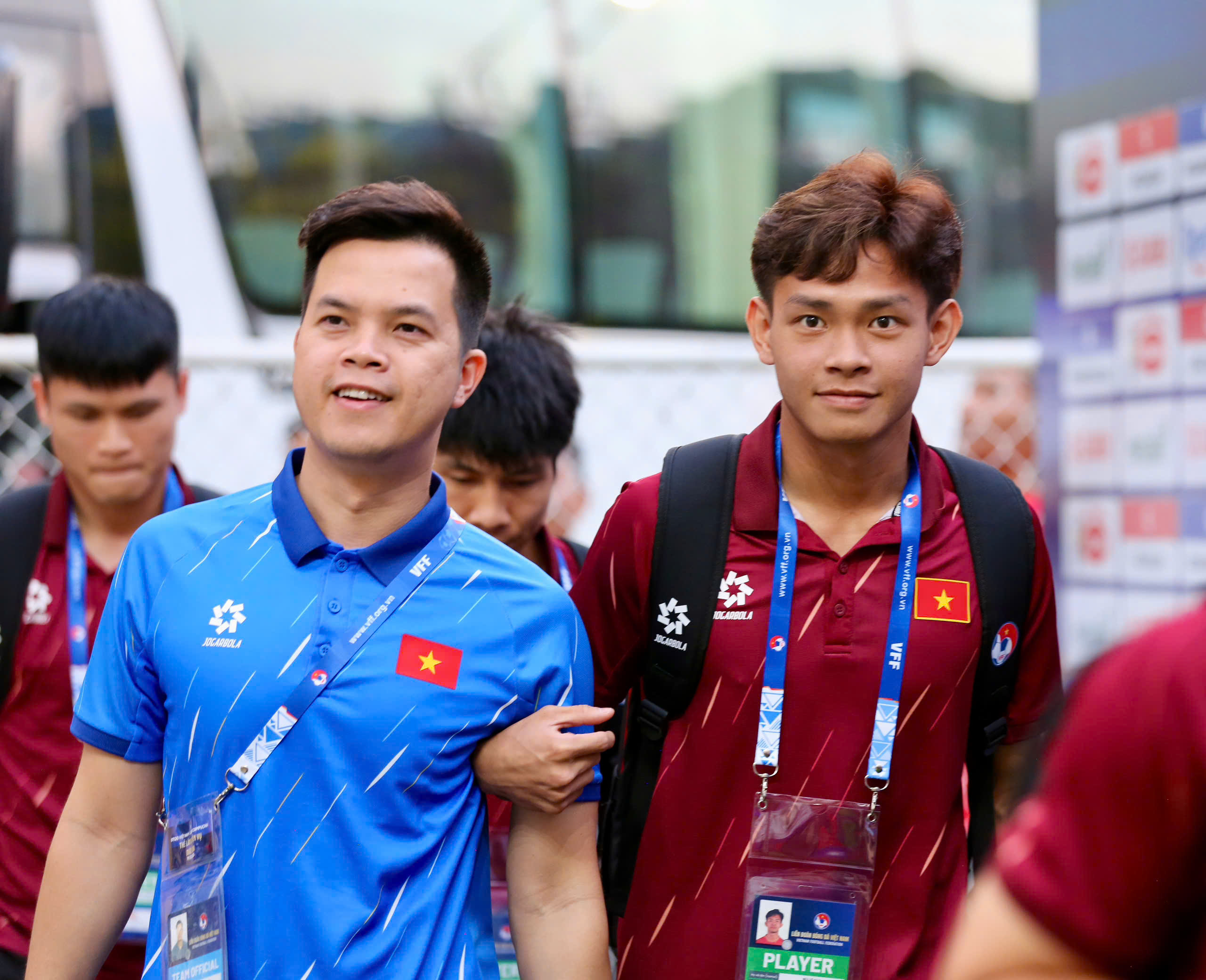 Khán giả Bình Dương "nhuộm màu" sân Gò Đậu, cổ vũ tuyển Việt Nam- Ảnh 9. Khán giả Bình Dương "nhuộm màu" sân Gò Đậu, cổ vũ tuyển Việt Nam- Ảnh 9.