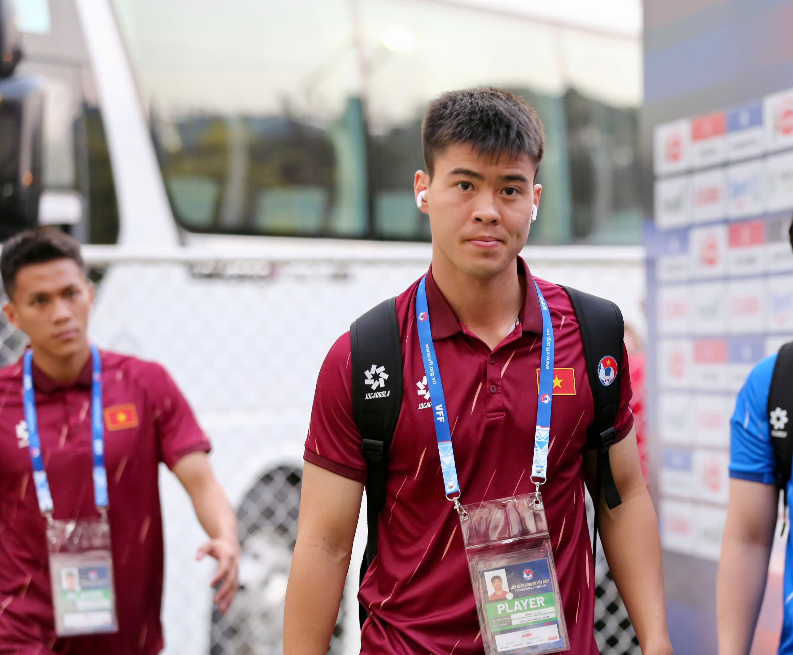 Khán giả Bình Dương "nhuộm màu" sân Gò Đậu, cổ vũ tuyển Việt Nam- Ảnh 18. Khán giả Bình Dương "nhuộm màu" sân Gò Đậu, cổ vũ tuyển Việt Nam- Ảnh 18.