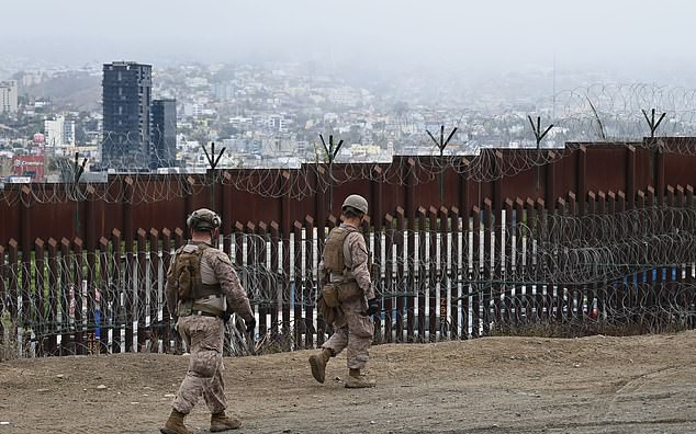 Mỹ điều quân, xe bọc thép đến biên giới với Mexico, công bố số liệu gây sốc