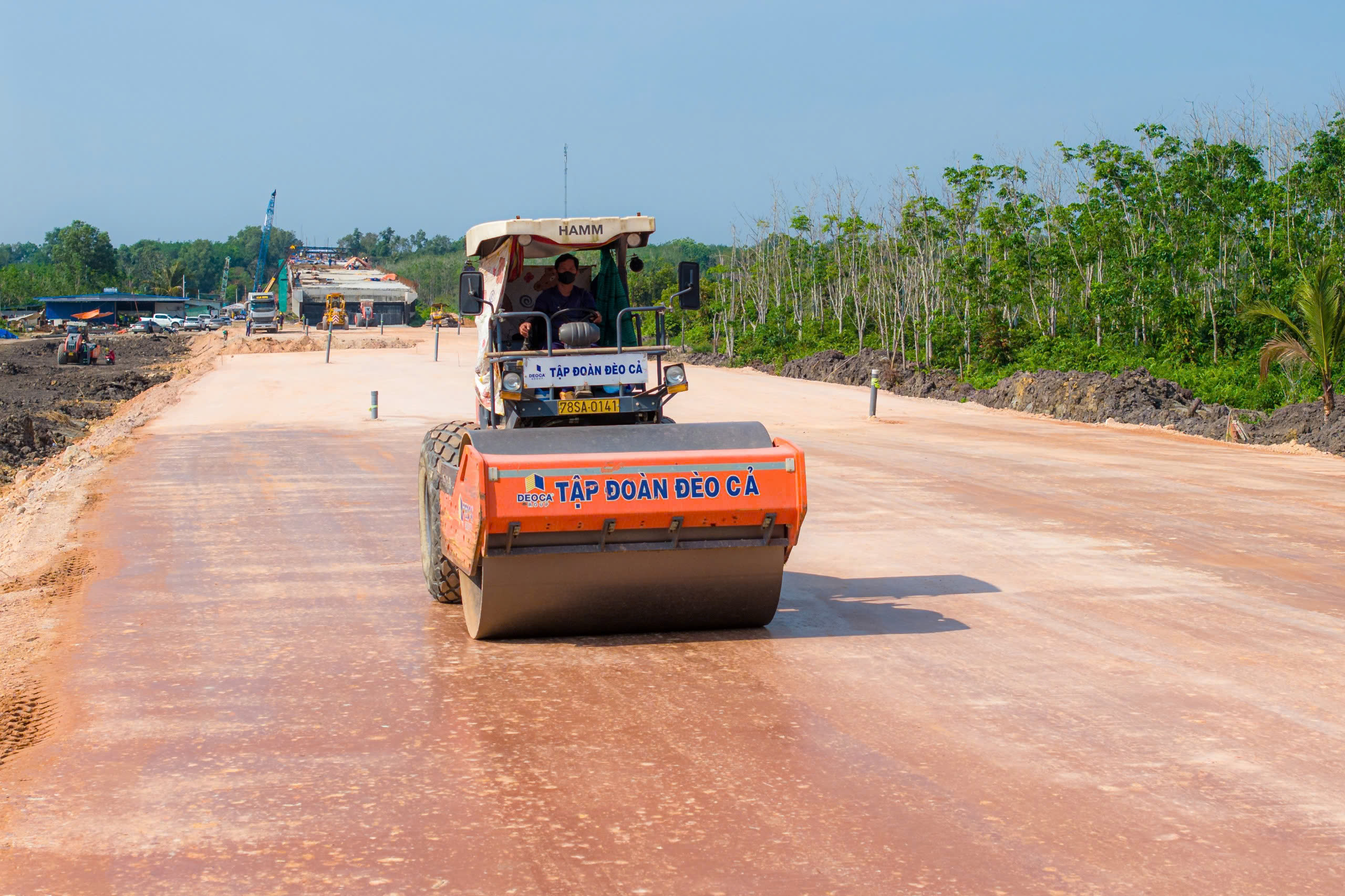Hình ảnh hợp long cầu dài nhất trên đường Hồ Chí Minh- Ảnh 4. Hình ảnh hợp long cầu dài nhất trên đường Hồ Chí Minh- Ảnh 4.