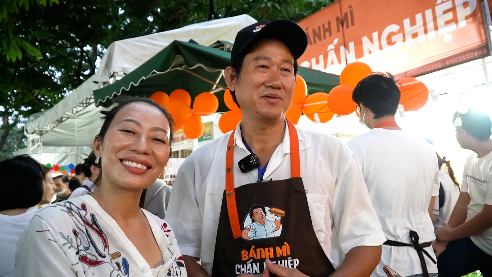 วิดีโอ: ฝูงชนกำลังซื้อขนมปังในนครโฮจิมินห์ - ภาพที่ 3 VIDEO: Chen nhau mua bánh mì tại TP HCM- Ảnh 3.