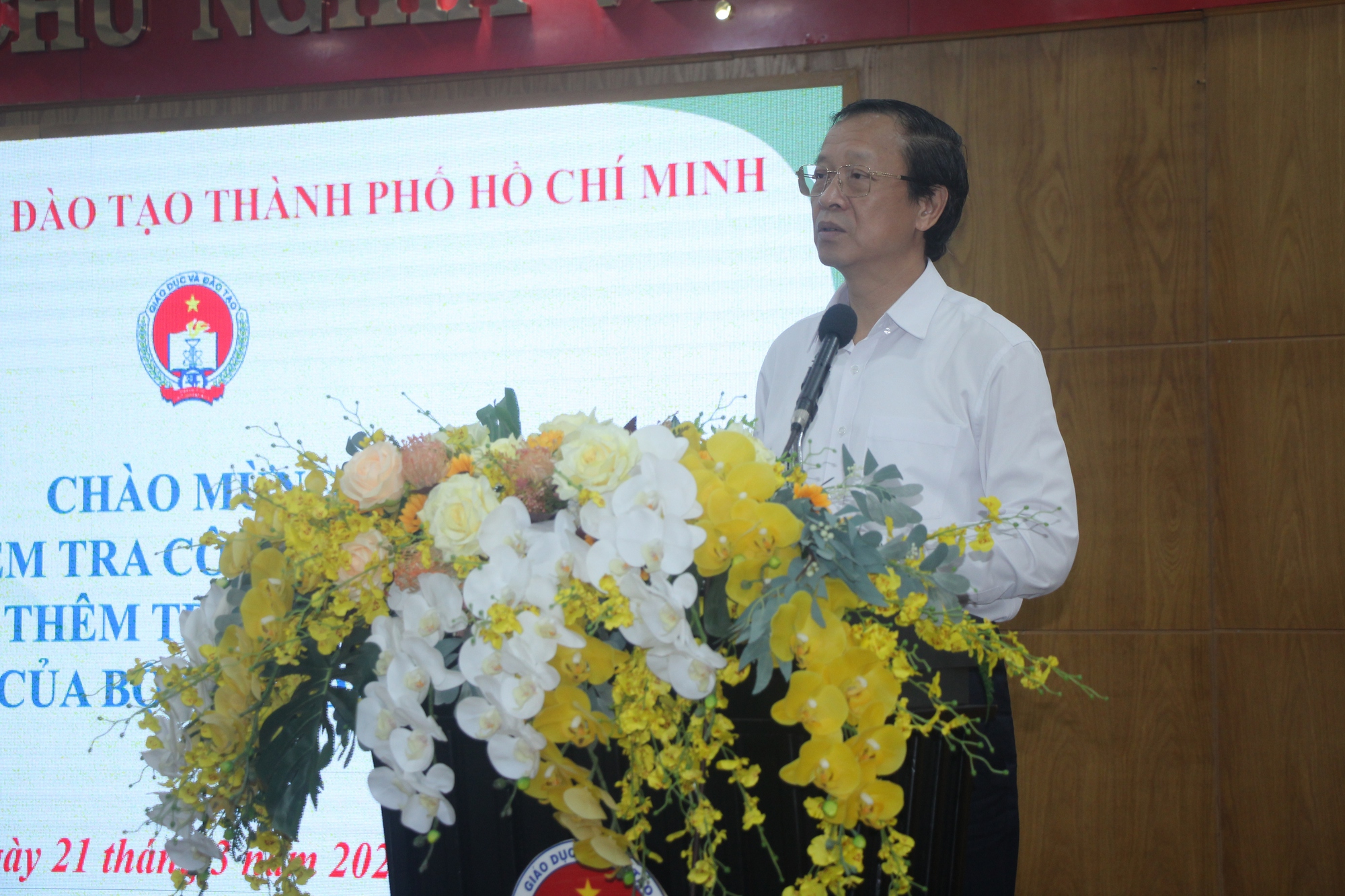 Inspekcja dodatkowego nauczania i uczenia się w Ho Chi Minh City: Jakie wnioski wyciągnęło Ministerstwo Edukacji i Szkolenia? - Zdjęcie 1. Kiểm tra dạy thêm, học thêm tại TP HCM: Bộ GD-ĐT kết luận gì?- Ảnh 1.