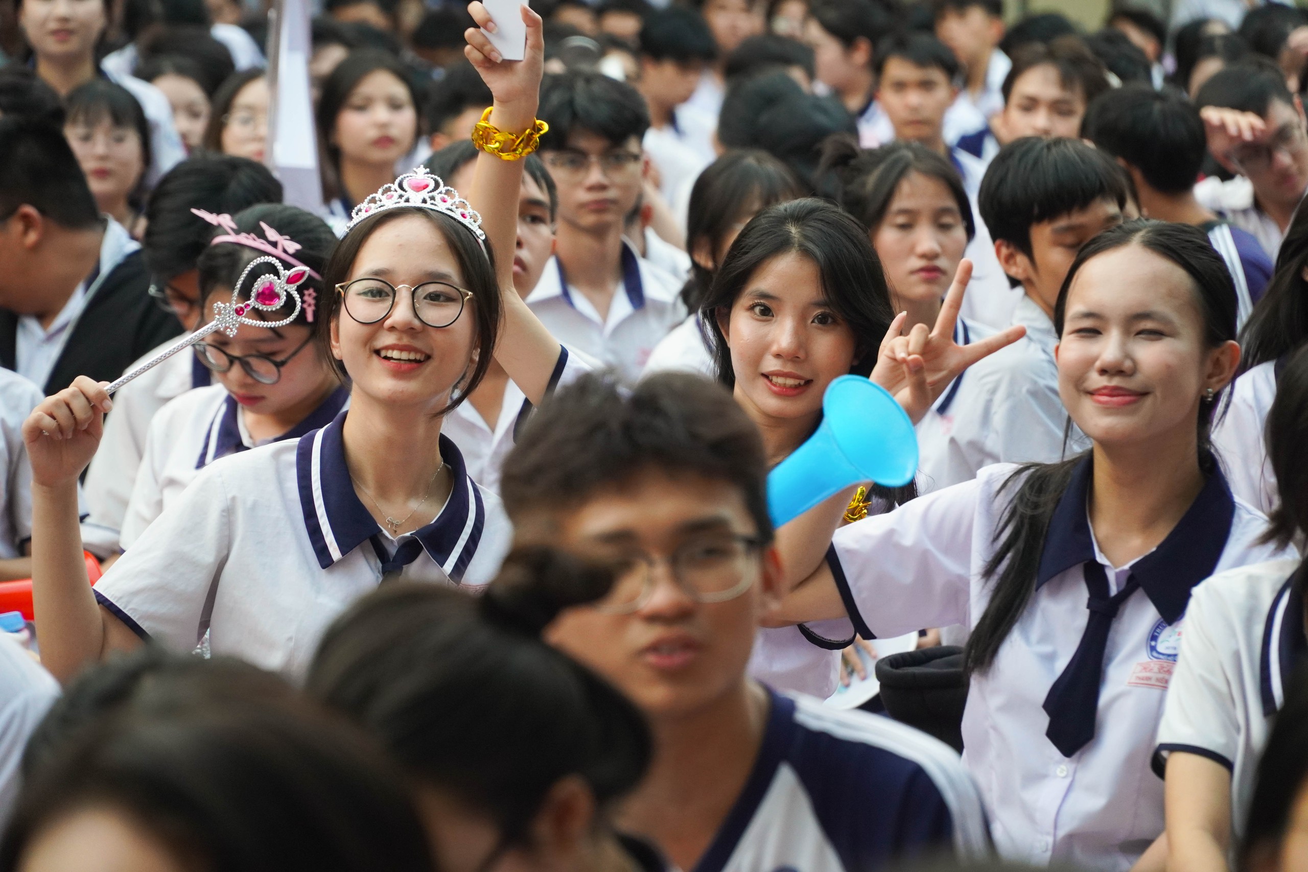 Không cần đi concert, học sinh TP HCM "cháy" hết mình ngay tại trường- Ảnh 5.