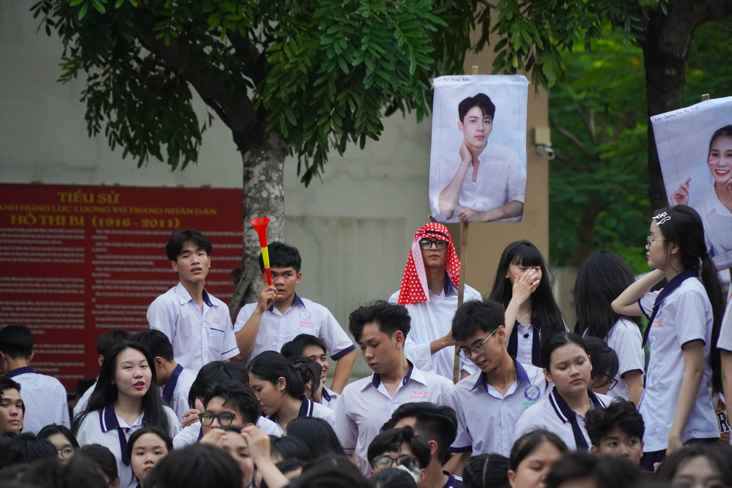 Không cần đi concert, học sinh TP HCM "cháy" hết mình ngay tại trường- Ảnh 6.