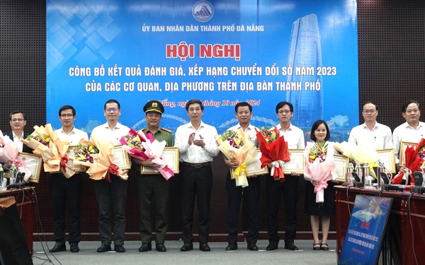 Khai mạc tọa đàm đổi mới chương trình lý luận chính trị trong tình hình mới tại TPHCM - Ảnh 4.