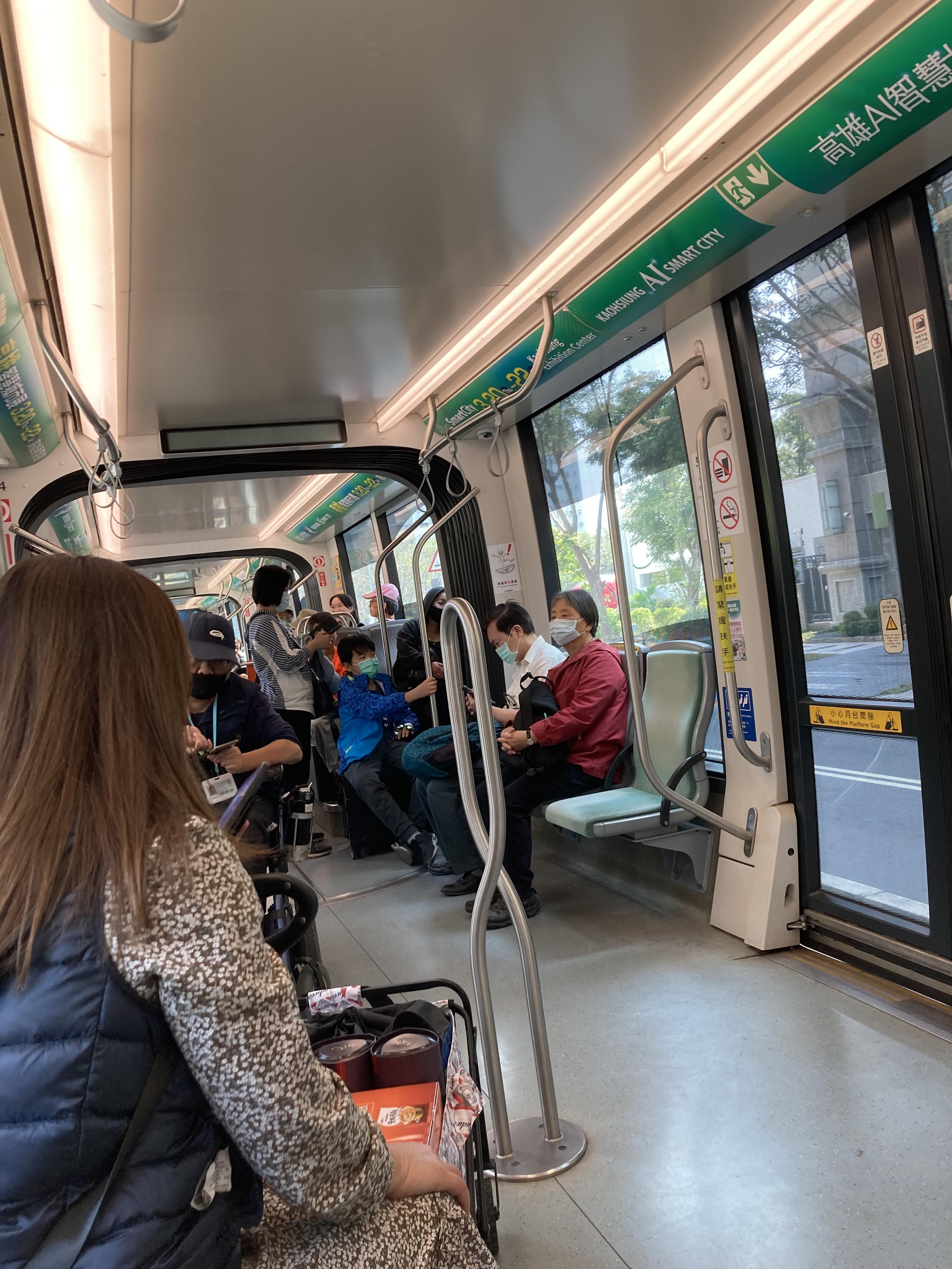 លក្ខណៈខ្លះៗនៃជីវិតនៅកៅស៊ុង - រូបថត ១. Vài nét về cuộc sống ở Cao Hùng- Ảnh 1.