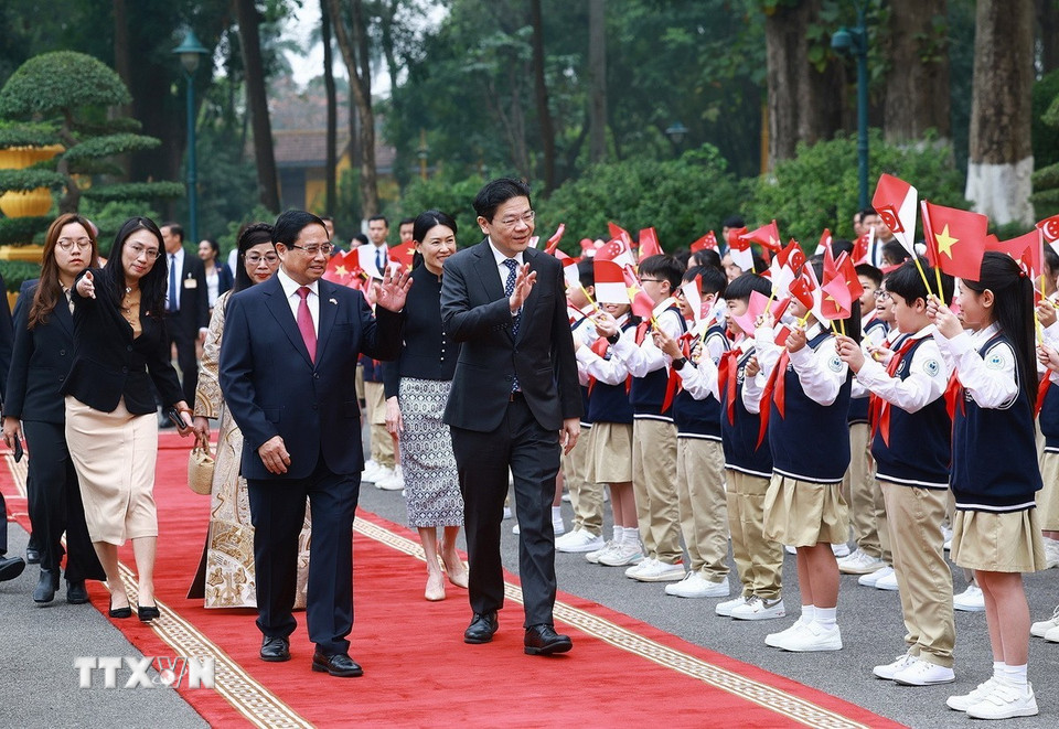 Thủ tướng Phạm Minh Chính chủ trì Lễ đón Thủ tướng Singapore và Phu nhân- Ảnh 6. Thủ tướng Phạm Minh Chính chủ trì Lễ đón Thủ tướng Singapore và Phu nhân- Ảnh 6.