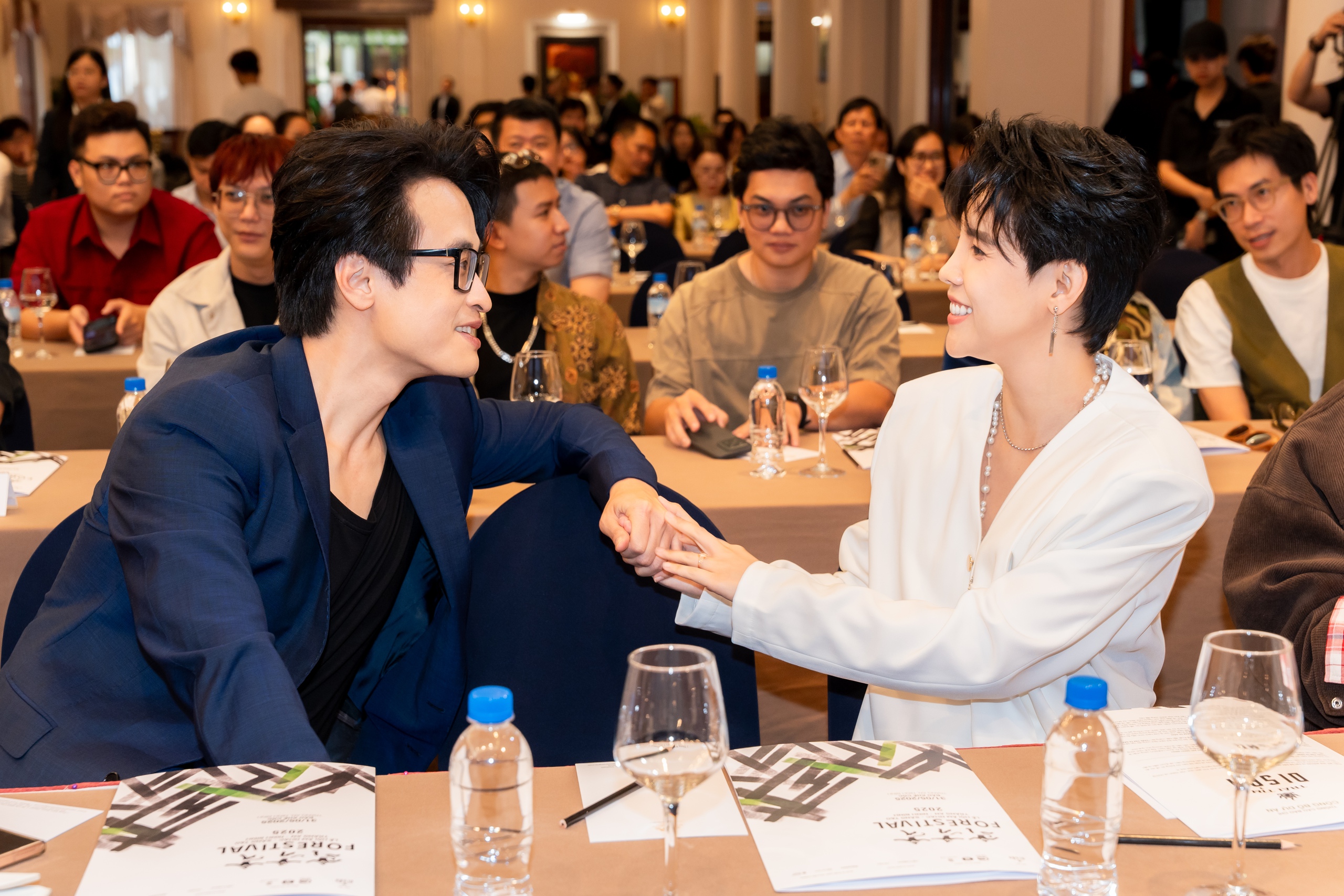 Ha Anh Tuan៖ “បេសកកម្មតន្ត្រីគឺតភ្ជាប់មនុស្ស” - រូបថត ២. Hà Anh Tuấn: