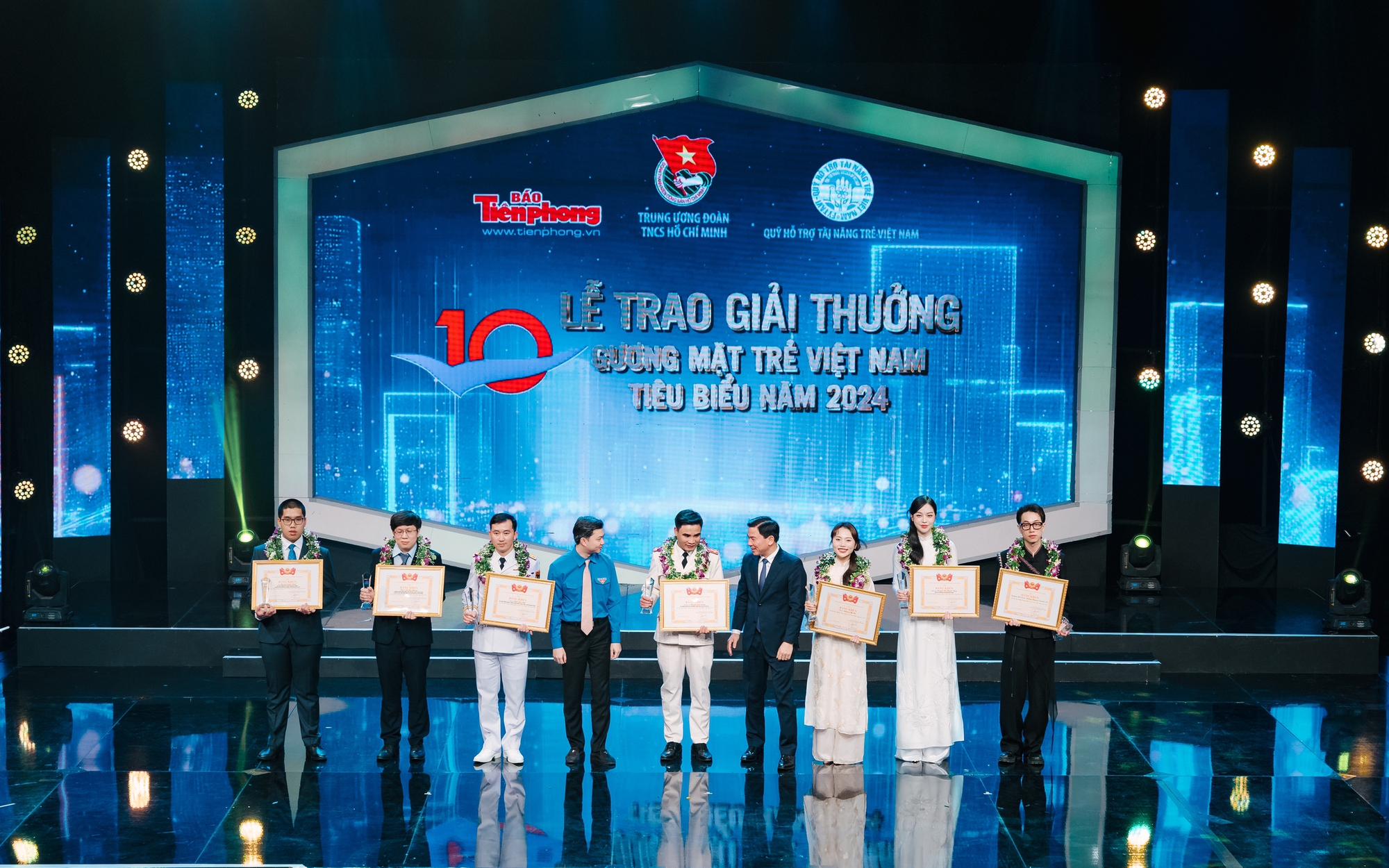 Phương Mỹ Chi được vinh danh