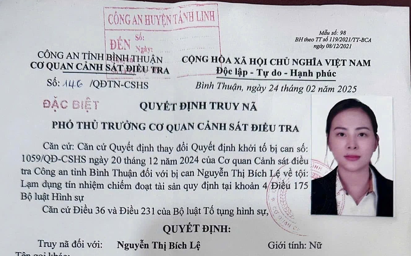 Nữ nhân viên ngân hàng xinh đẹp bị phát lệnh truy nã đặc biệt