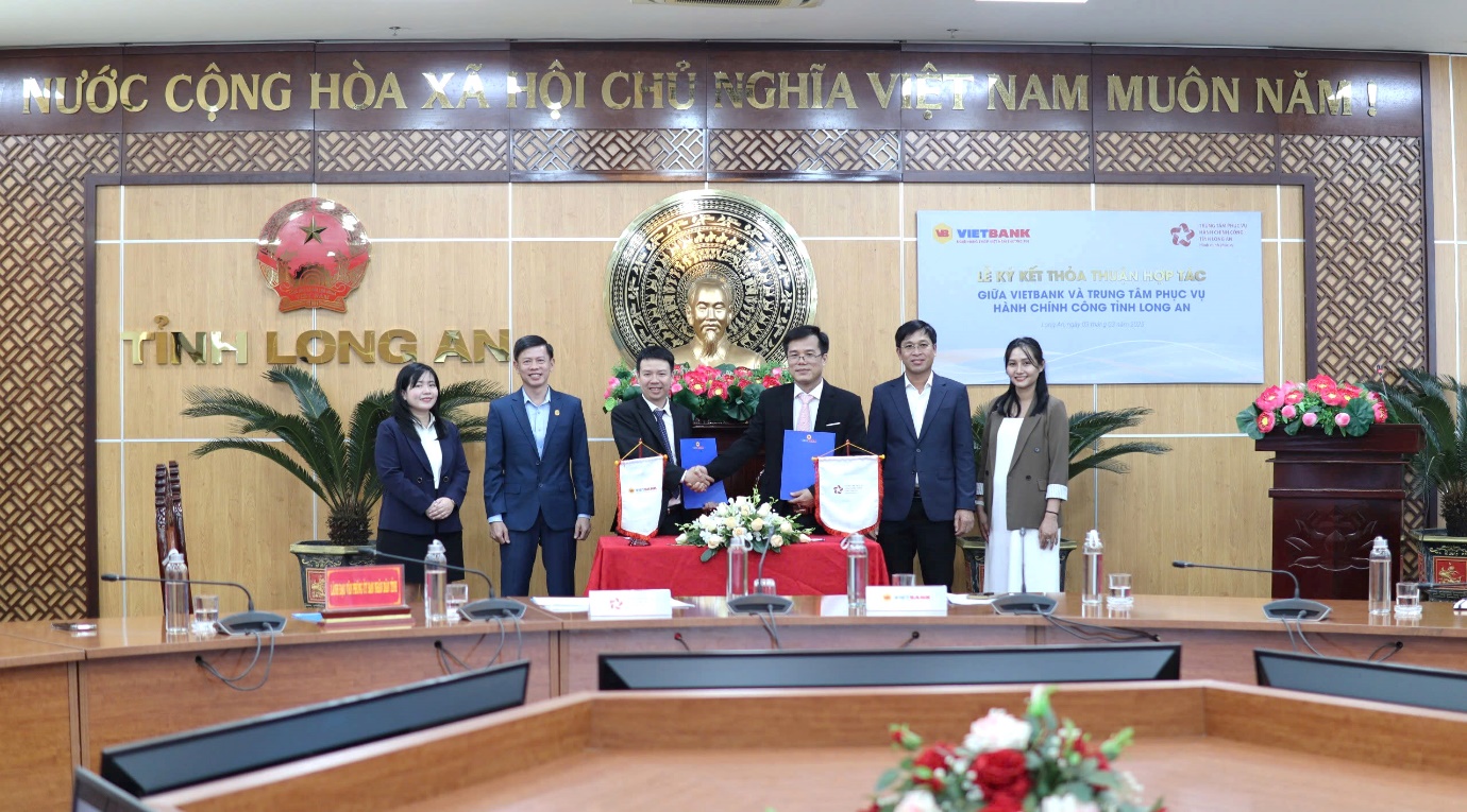 Vietbank Long An ký kết thỏa thuận hợp tác với Trung tâm Phục vụ hành chính công tỉnh Long An- Ảnh 4. 0d97ebc0b89909c75088