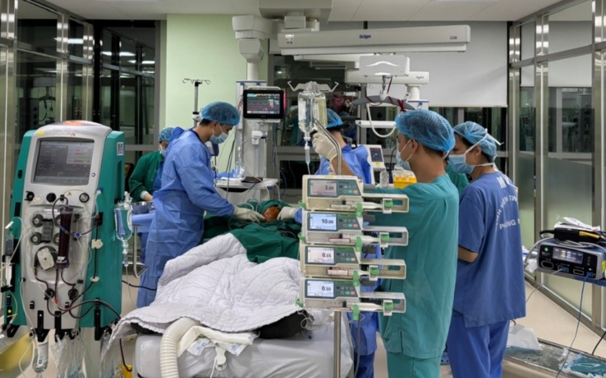Người đàn ông nhiễm trùng cao hơn 900 lần bình thường sau khi đi làm ruộng về - Ảnh 2.