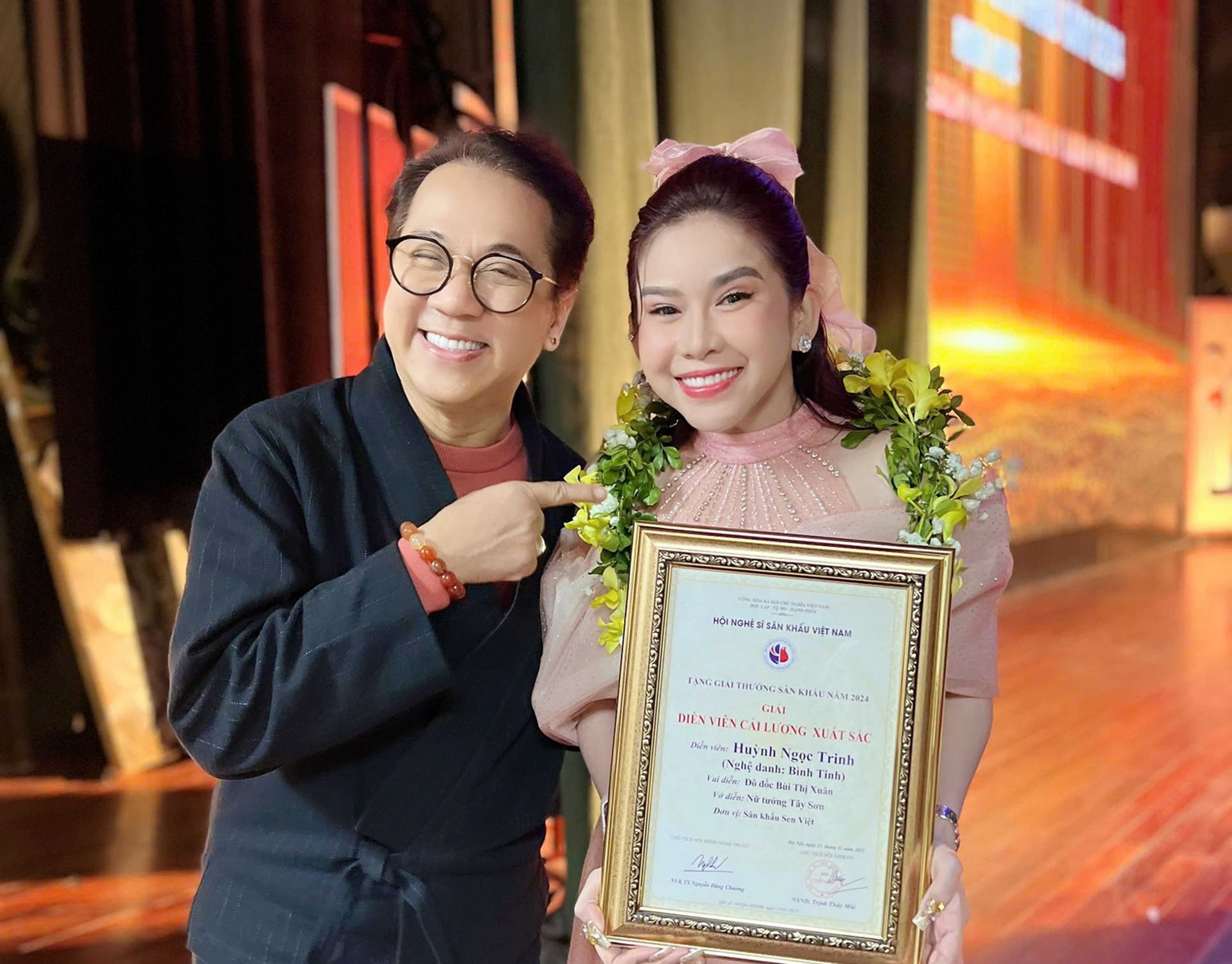 សិល្បៈ និងការកម្សាន្តប្រកបដោយសុខដុមរមនា - រូបថត ១. Dung hòa giữa nghệ thuật và giải trí- Ảnh 1.