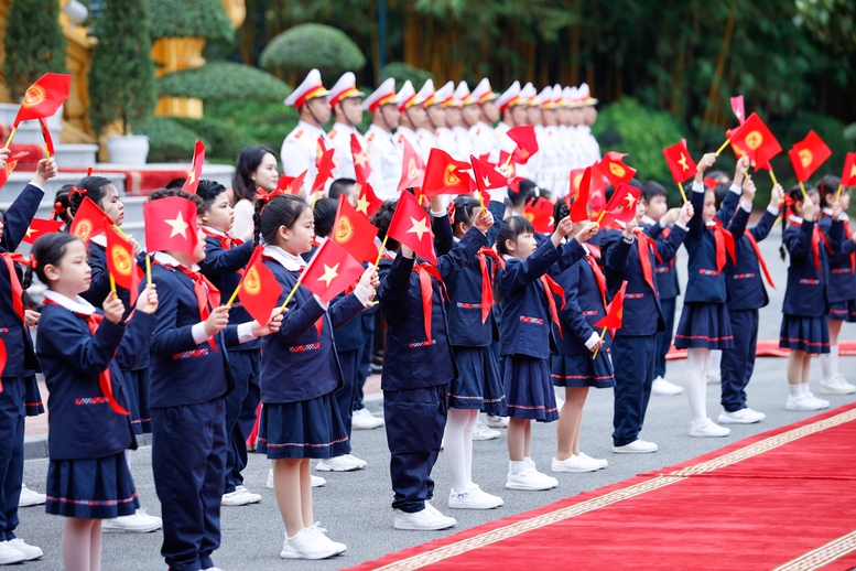 Thủ tướng Phạm Minh Chính chủ trì lễ đón chính thức Thủ tướng Kyrgyzstan- Ảnh 3.