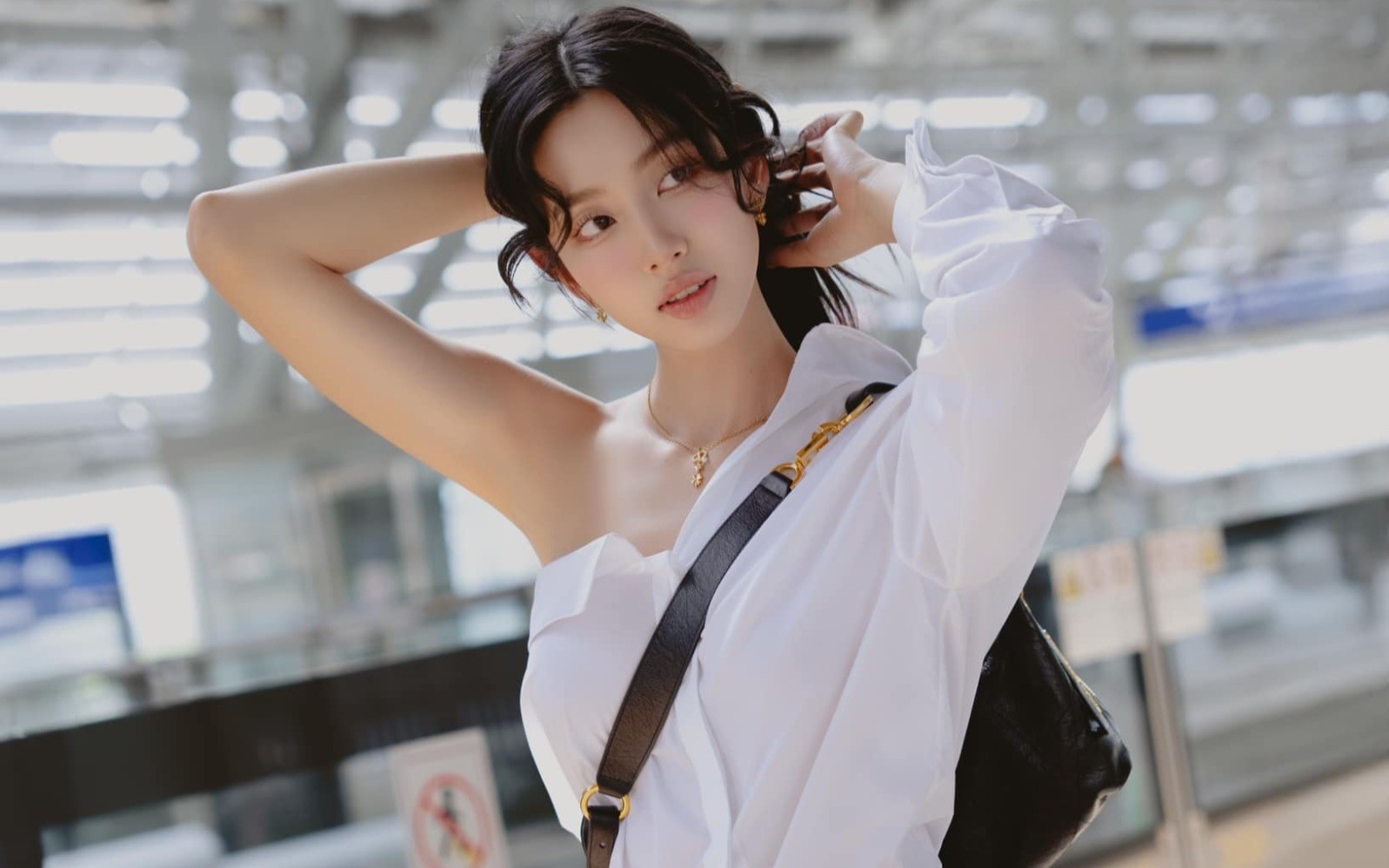 Hoa hậu Thùy Tiên xin lỗi sau ồn ào về quảng cáo kẹo rau củ


