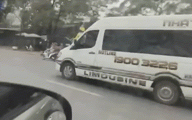 Tài xế ô tô hất văng CSGT lên nắp capo và bỏ chạy ở Thái Nguyên - Ảnh 1.