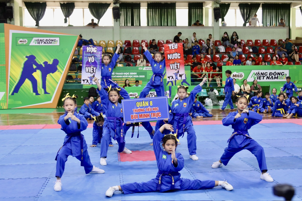 1.650 VĐV võ sĩ nhí tham dự Giải Vô địch Vovinam Học sinh TP HCM 2025- Ảnh 1.