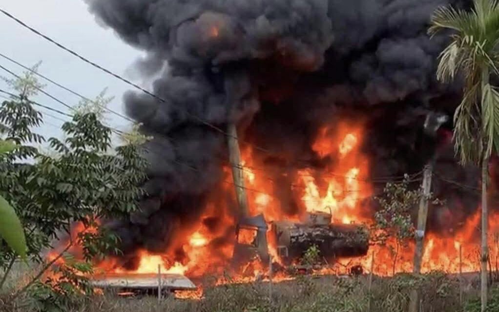 VIDEO: Ch&aacute;y xe bồn chở xăng dầu tr&ecirc;n cao tốc, 1 người tử vong